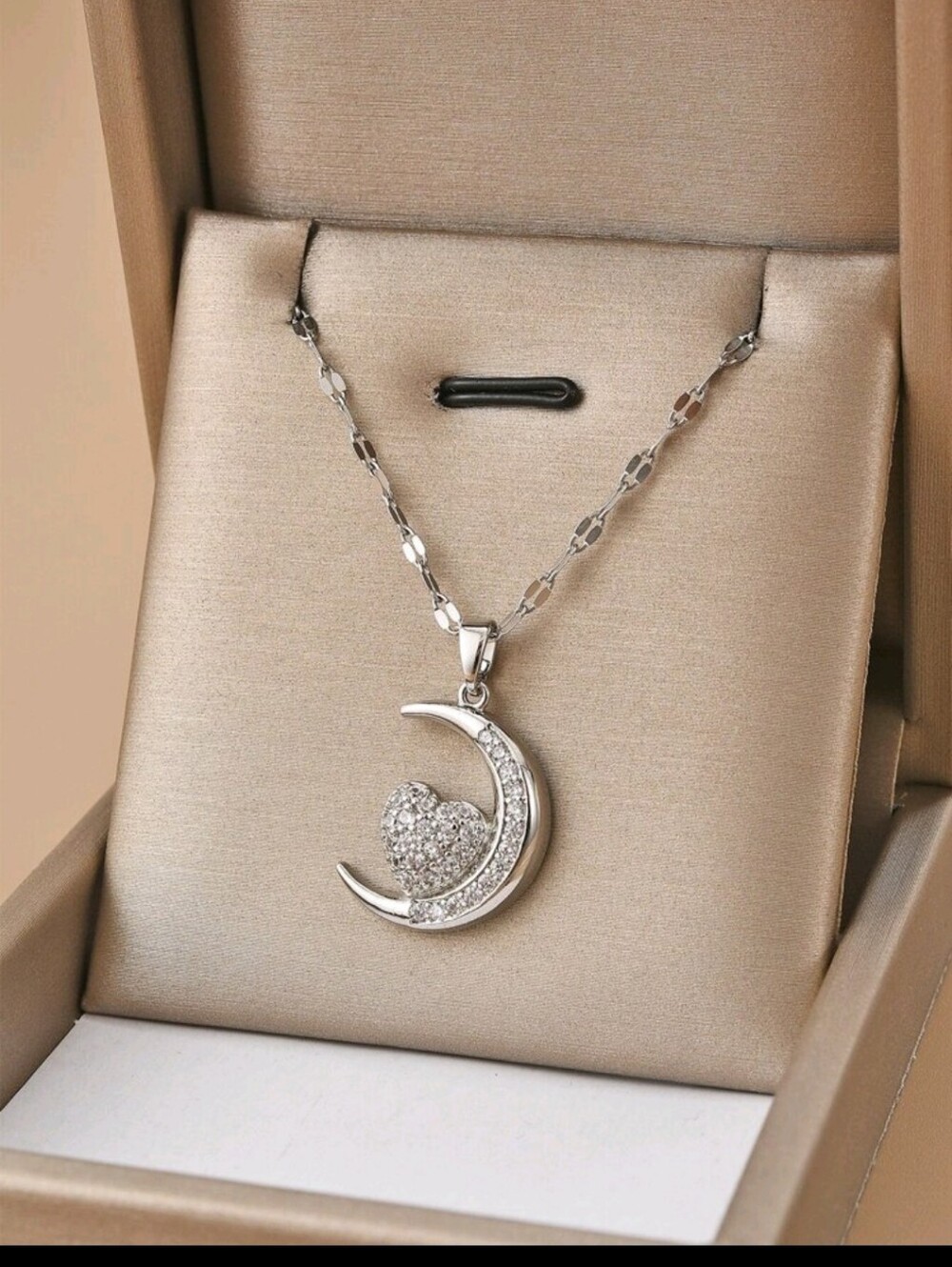 BRAND NEW ** Silver Moon and Heart Pendant Necklace